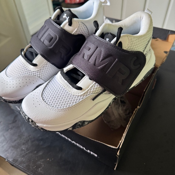 Under Armour Sneakers - Picture 1 of 3